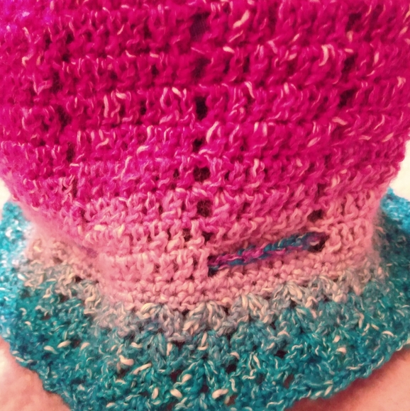 NEW Soft Crochet Flower Hat Girls Floral HANDCRAFTED - Picture 2 of 4